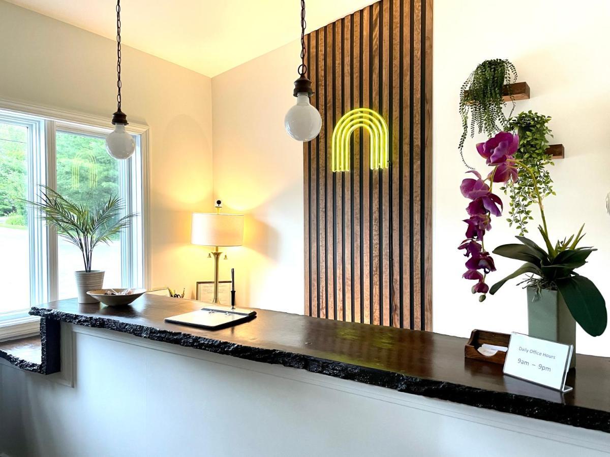 Toll Road Inn Manchester Bagian luar foto